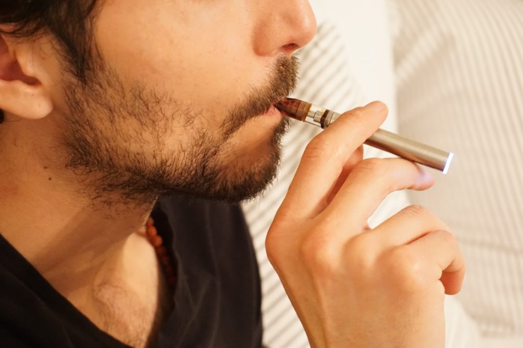 Abandonan el Cigarrillo Incluso Quienes No Querían Dejar de Fumar: el Efecto Inesperado del Vapeo