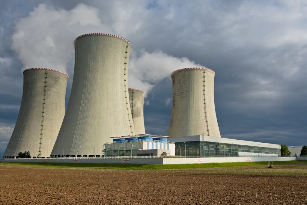 Por qué la Energía Nuclear está Regresando (Silenciosamente) Alrededor del Mundo